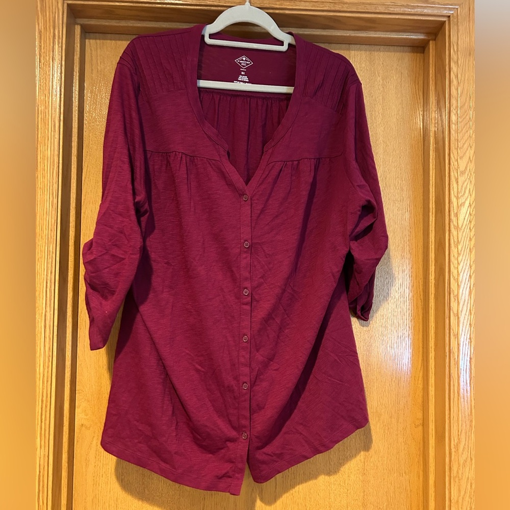 Like New Women's Burgundy Button-Up Top